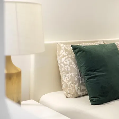 Deluxe Charming Downtown In Dob St' Apartman *