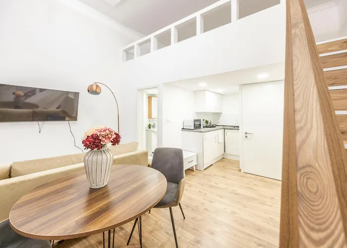 Deluxe Charming Downtown In Dob St' *