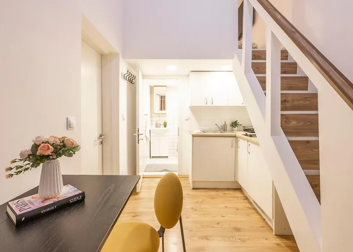 Deluxe Charming Downtown In Dob St' Budapesta