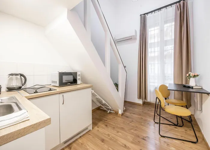 Deluxe Charming Downtown In Dob St' Apartament Budapesta