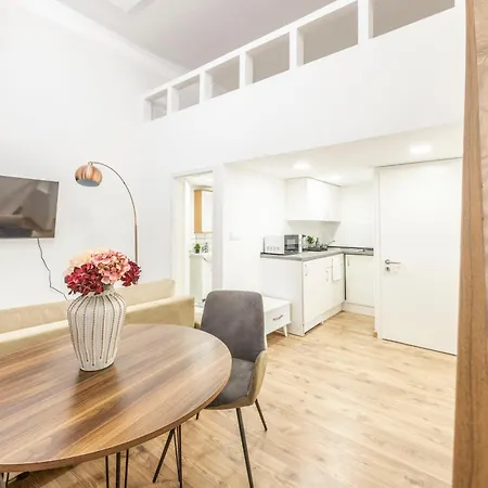 Deluxe Charming Downtown In Dob St' *