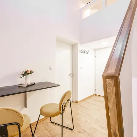 Deluxe Charming Downtown In Dob St' Lejlighed