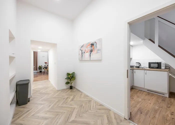 Daire Deluxe Charming Downtown In Dob St' *
