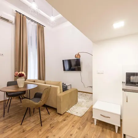Deluxe Charming Downtown In Dob St' Apartment Budapest